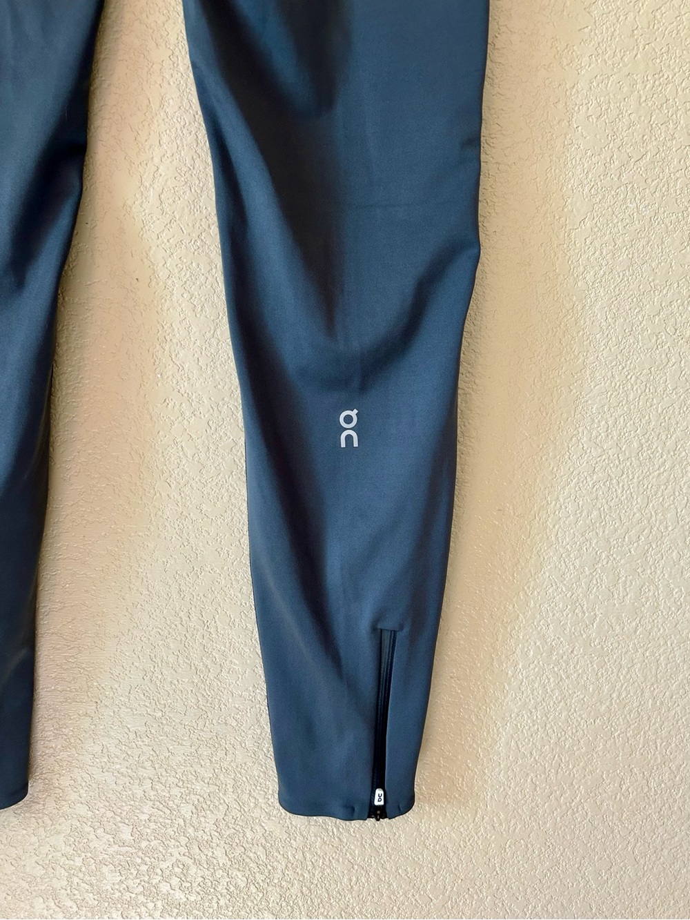 On Running Black Long Men's Tights - Swiss Engineering Size L Long Oncloud Gym - Picture 8 of 10